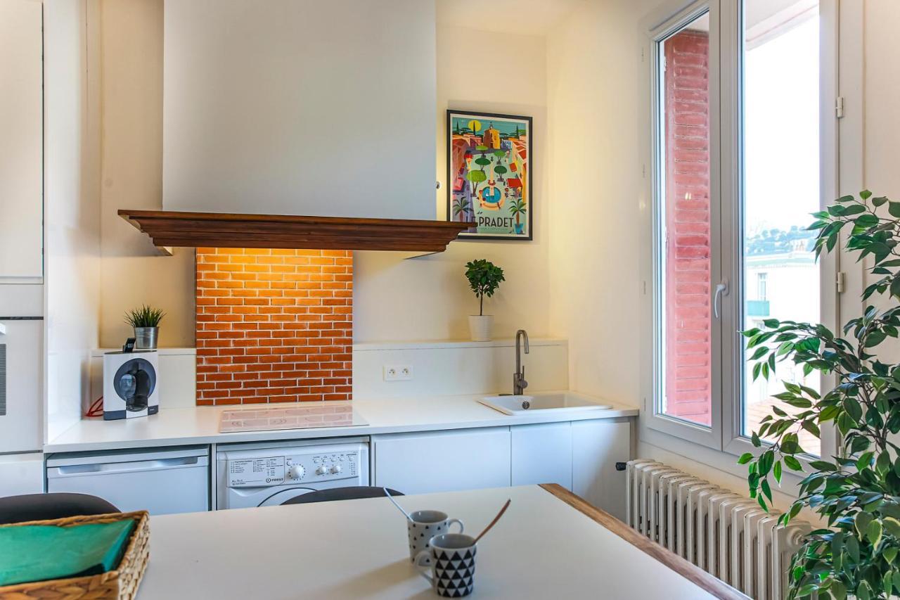 Appartement #3 Centre, Balcon, Lumineux, Stationnement Facile, Confort *