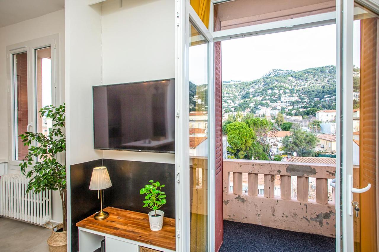 #3 Centre, Balcon, Lumineux, Stationnement Facile, Confort