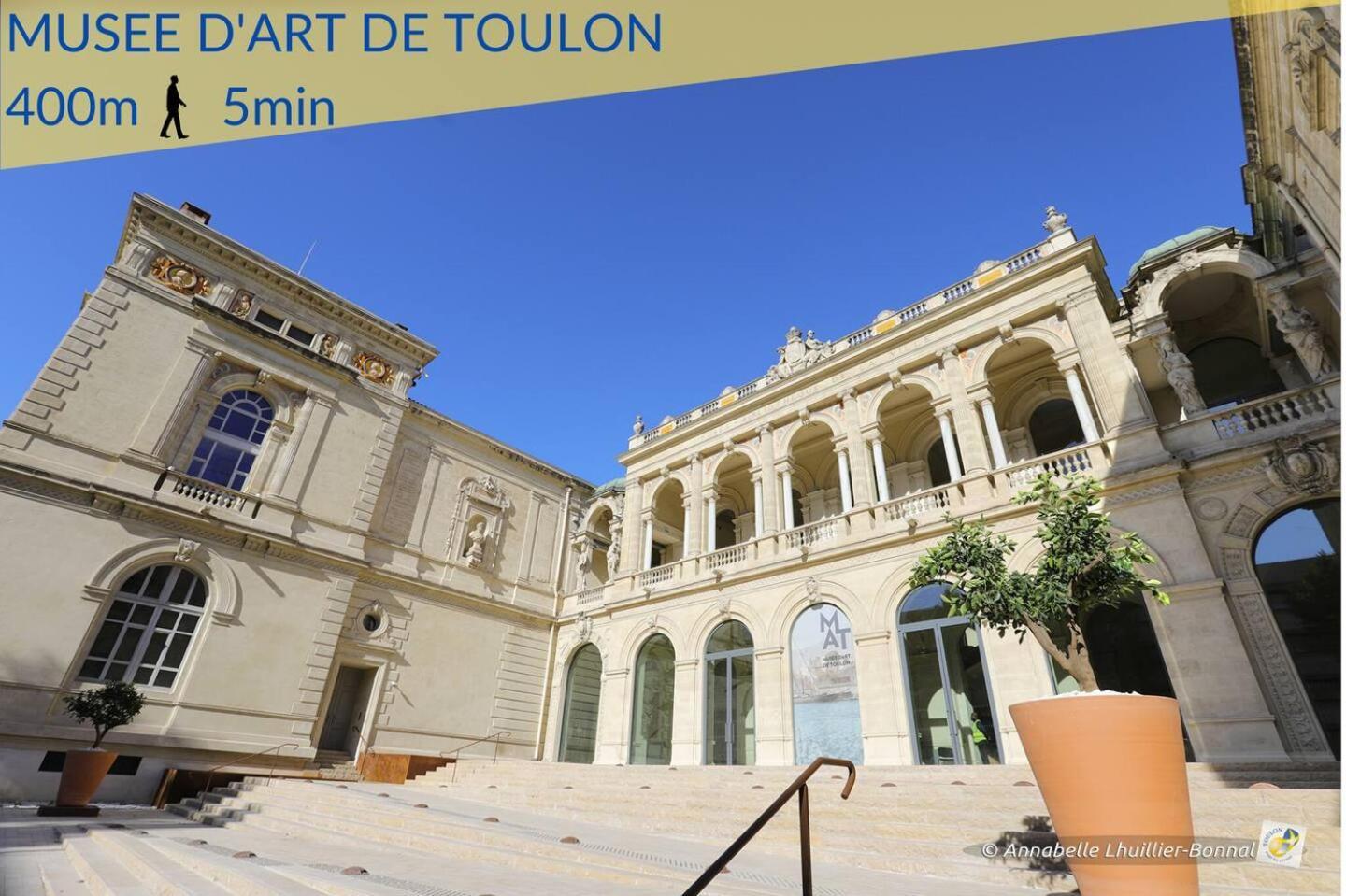 #3 Centre, Balcon, Lumineux, Stationnement Facile, Confort *